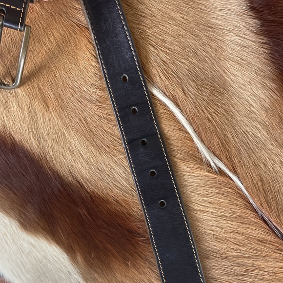 Allen Edmonds black leather belt. Actual size 42 - Picture 6 of 8